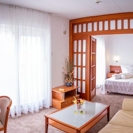 Hotel Integra Добой Екстериор снимка