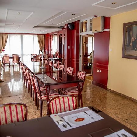 Hotel Integra Добой Екстериор снимка
