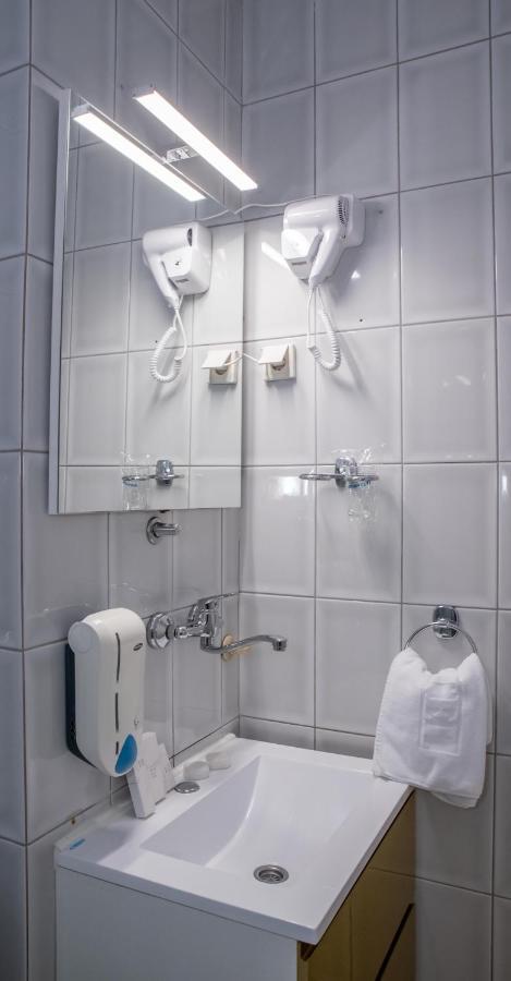 Hotel Integra Добой Екстериор снимка