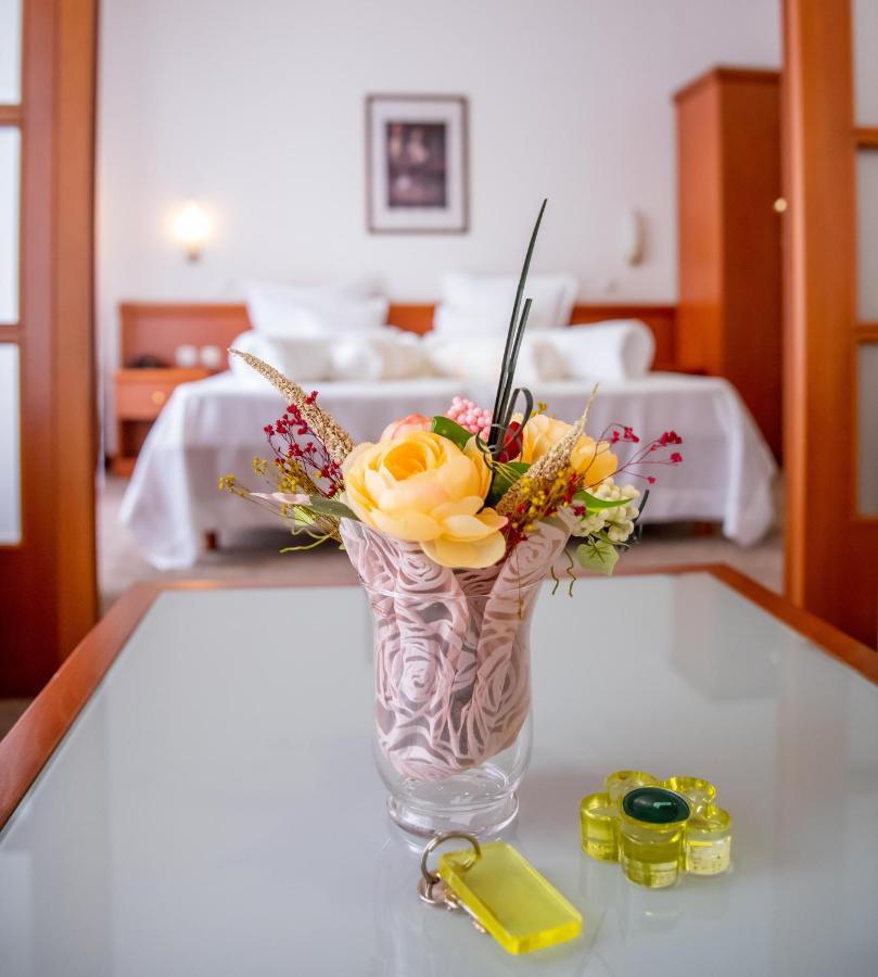 Hotel Integra Добой Екстериор снимка