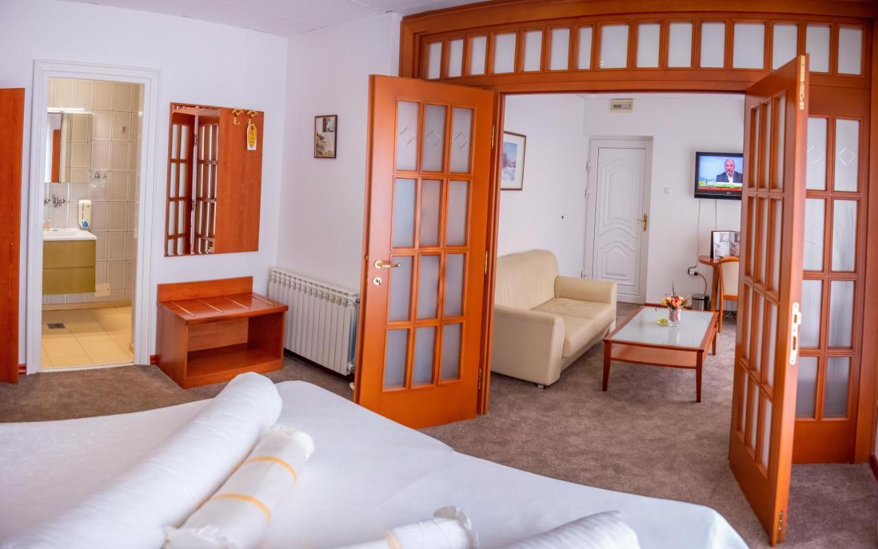 Hotel Integra Добой Екстериор снимка