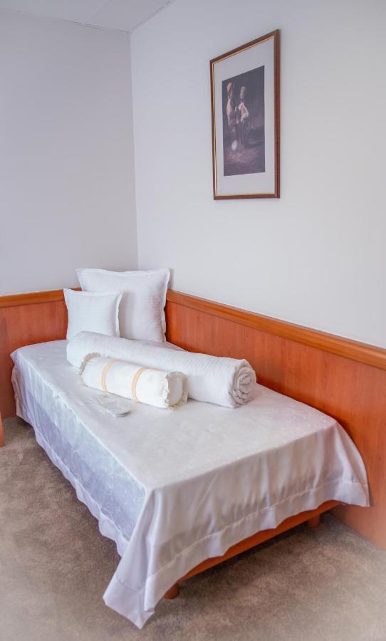 Hotel Integra Добой Екстериор снимка