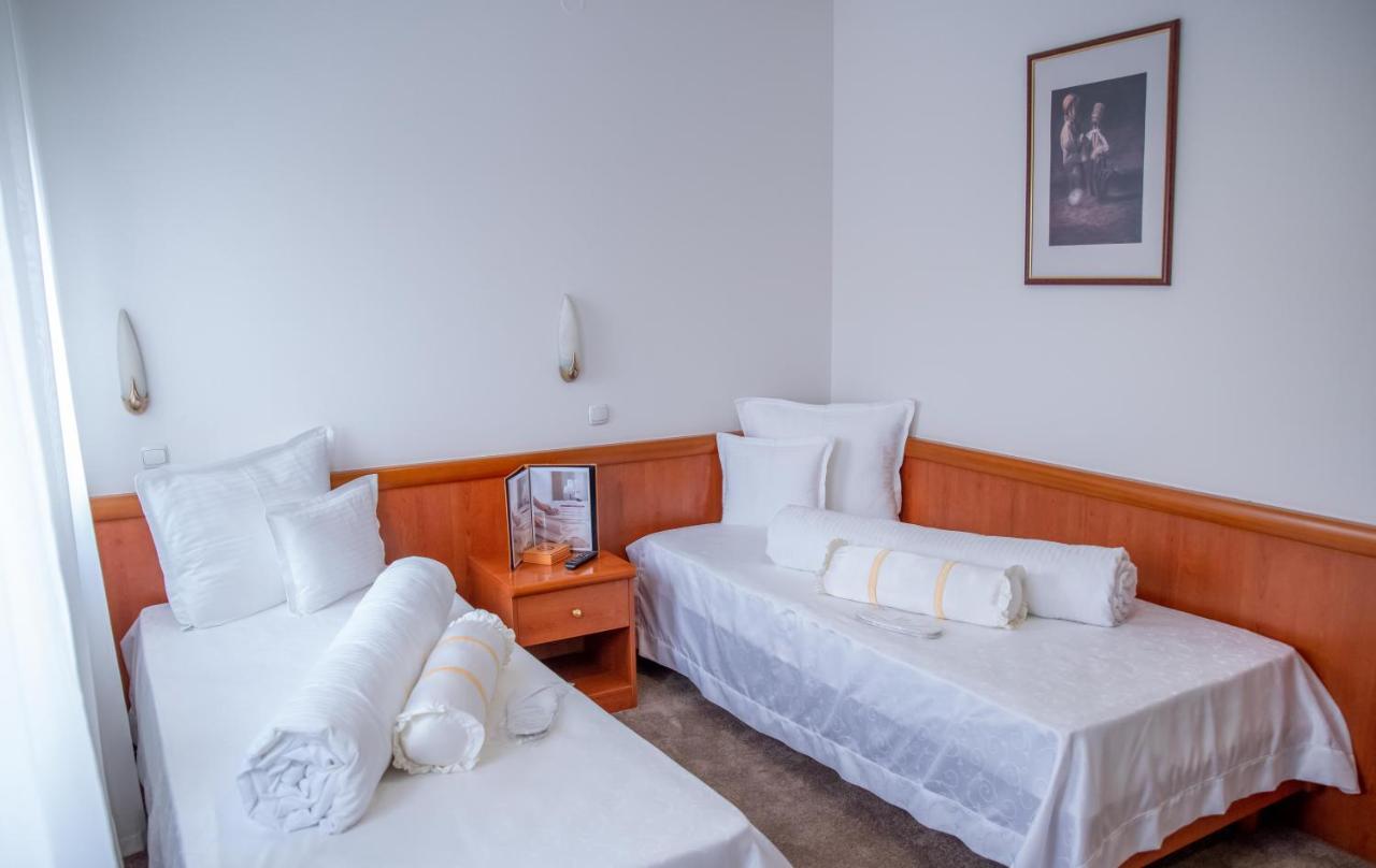 Hotel Integra Добой Екстериор снимка