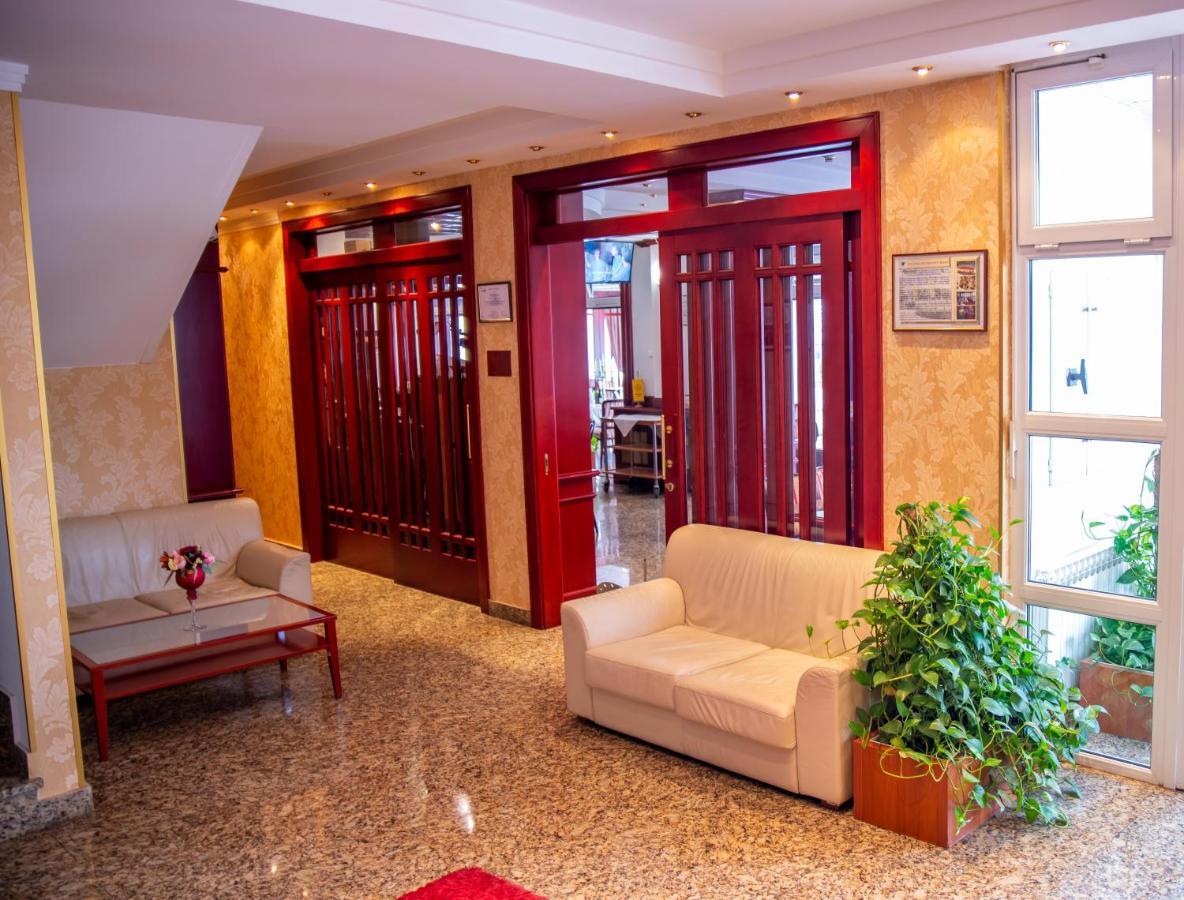 Hotel Integra Добой Екстериор снимка
