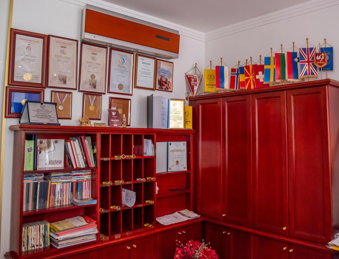 Hotel Integra Добой Екстериор снимка