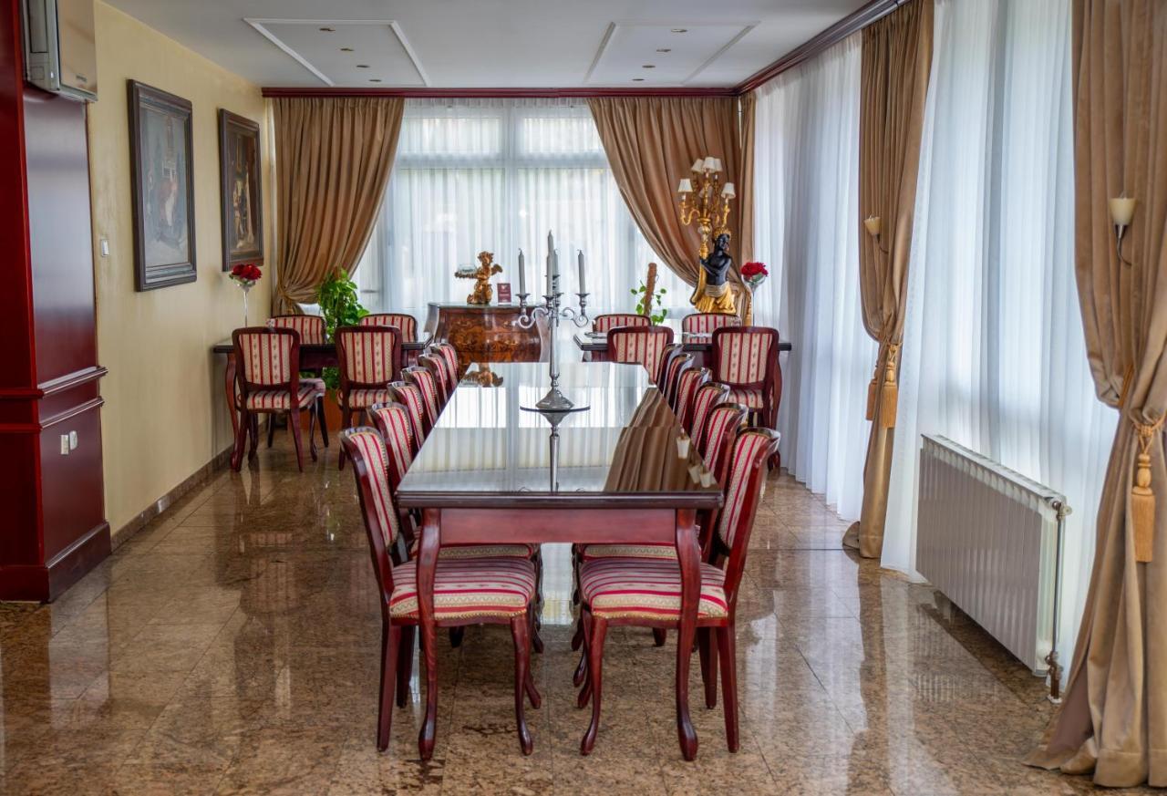 Hotel Integra Добой Екстериор снимка