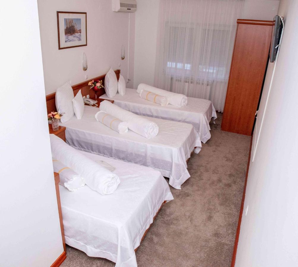 Hotel Integra Добой Екстериор снимка