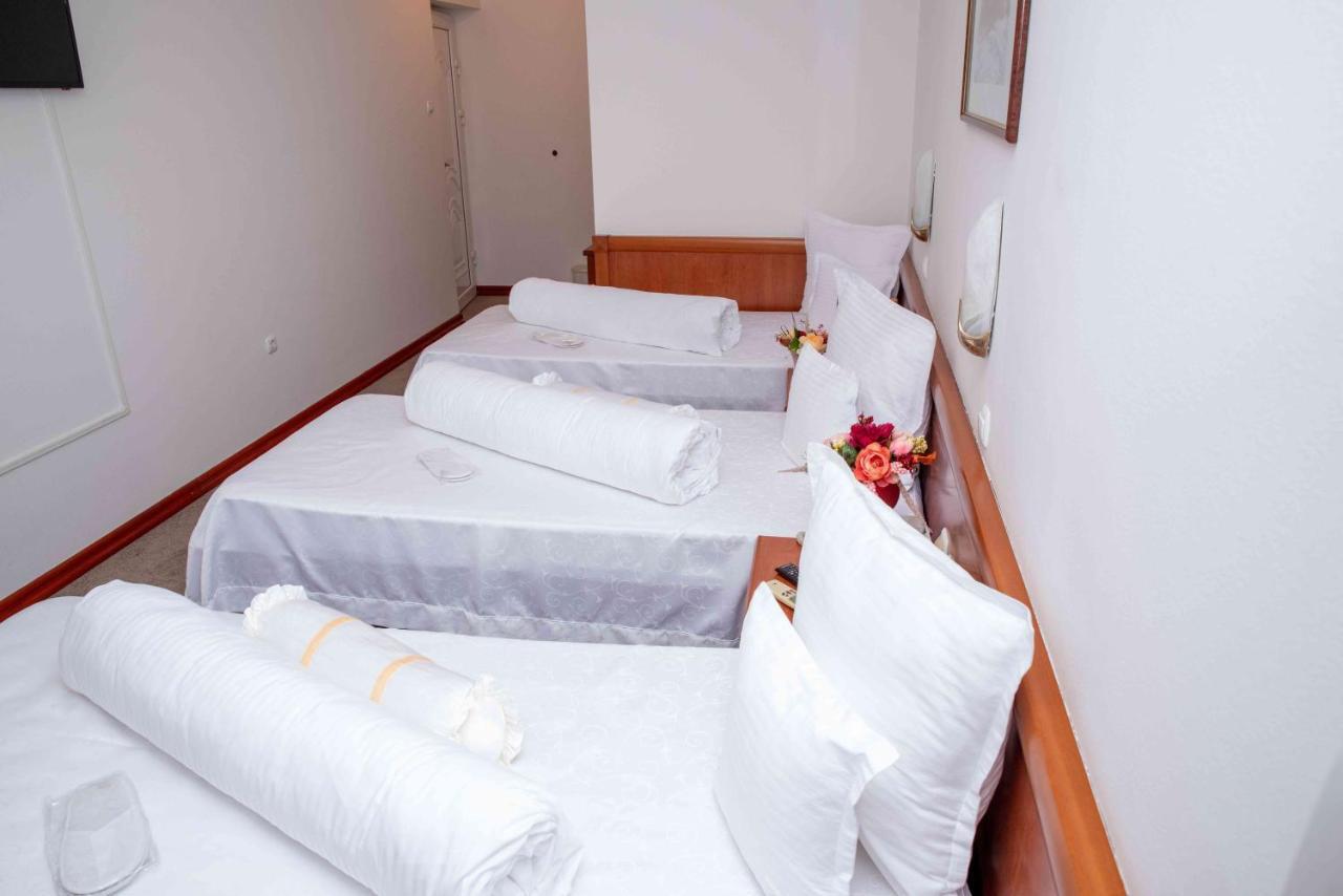 Hotel Integra Добой Екстериор снимка
